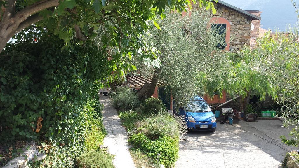Piccolo Rifugio Nel Verde Chiusavecchia Exterior foto