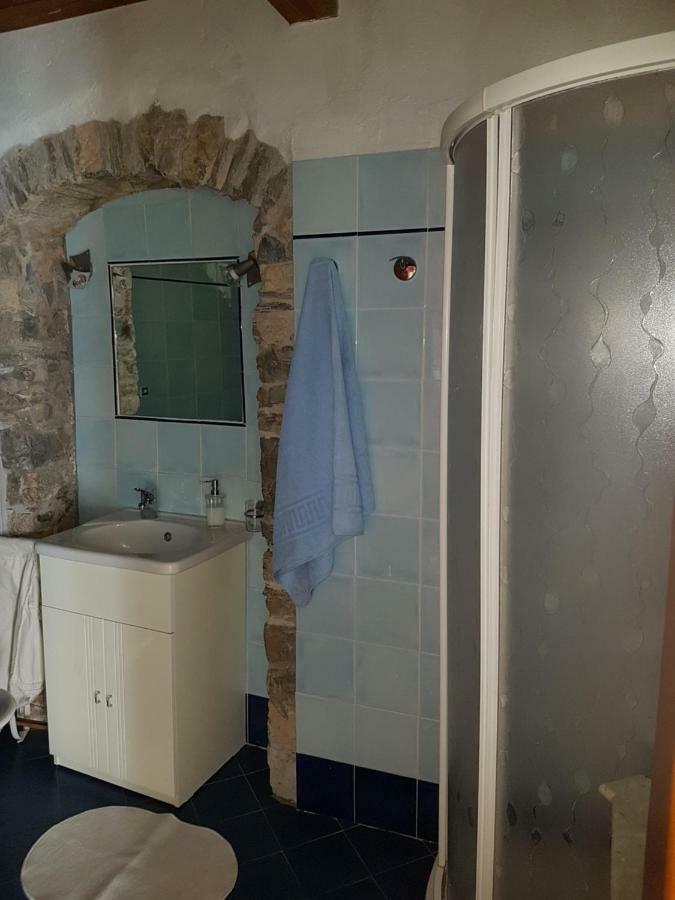 Piccolo Rifugio Nel Verde Chiusavecchia Exterior foto